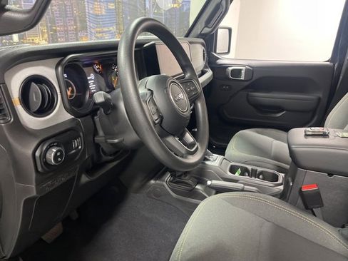 New 2025 Jeep Gladiator Nighthawk image 9