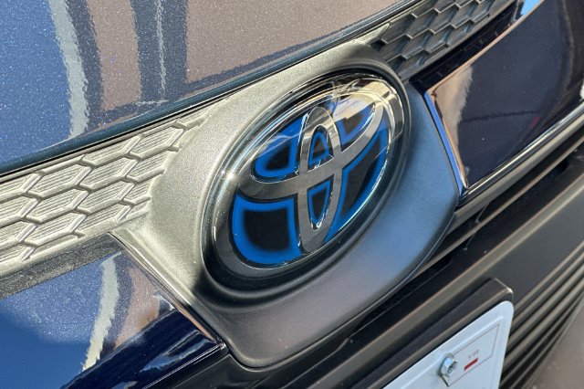 Used 2025 Toyota Corolla LE FWD image 9
