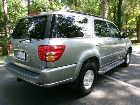 Used 2003 Toyota Sequoia SR5 RWD image 5