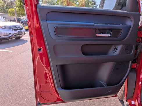 Used 2025 Volkswagen ID. Buzz Pro S Plus image 12