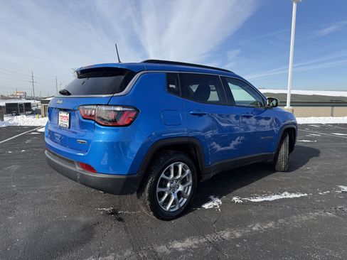 Used 2022 Jeep Compass Latitude image 9