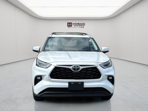 Used 2023 Toyota Highlander XLE AWD/4WD image 9