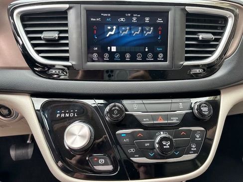 Used 2021 Chrysler Voyager Lxi image 26