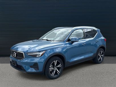 Certified 2025 Volvo XC40 B5 Core