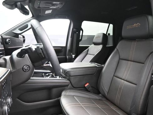 Used 2025 Chevrolet Tahoe High Country image 20