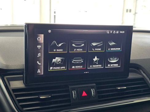 Used 2022 Audi Q5 2.0T Premium w/ Convenience Package AWD/4WD image 28