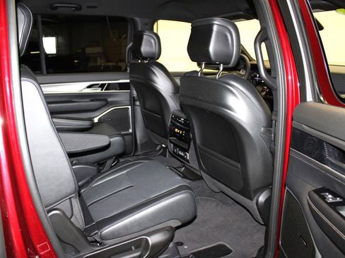 Used 2025 Jeep Wagoneer Series II image 32