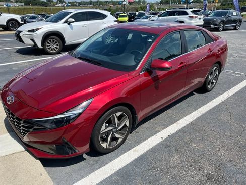 Used 2023 Hyundai Elantra Limited FWD image 2