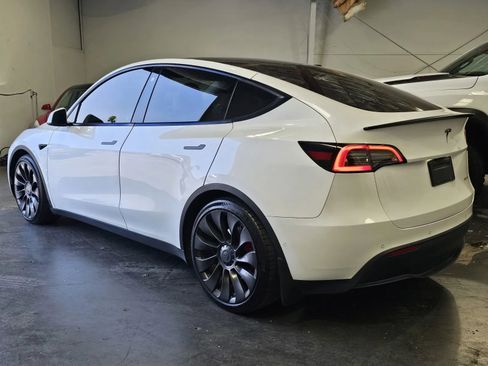 Used 2021 Tesla Model Y Performance AWD/4WD image 2