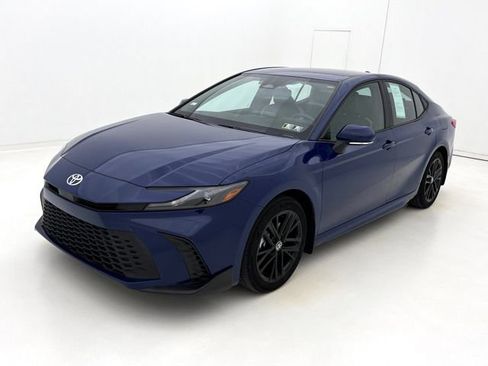 Used 2025 Toyota Camry SE AWD/4WD image 4