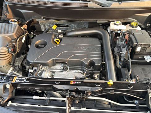Used 2024 Chevrolet Equinox LT FWD image 32