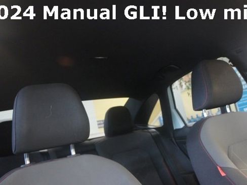 Used 2024 Volkswagen Jetta GLI 40th Anniversary Edition image 38