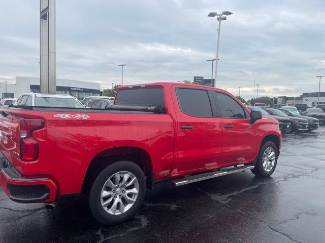 Used 2019 Chevrolet Silverado 1500 Custom w/ Custom Convenience Package AWD/4WD image 2