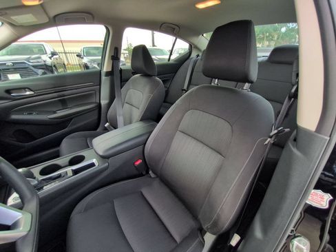Used 2025 Nissan Altima 2.5 SV FWD image 24