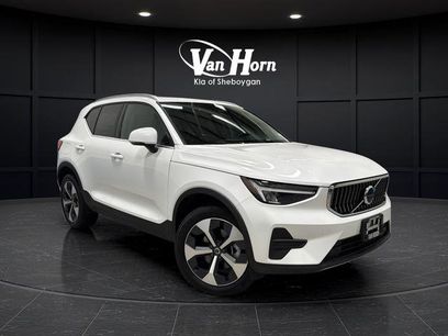 Used 2025 Volvo XC40 B5 Core