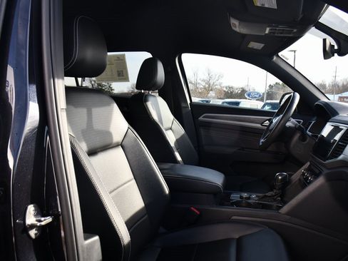 Used 2022 Volkswagen Atlas Cross Sport SE image 16