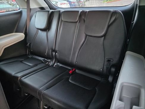 Certified 2024 Kia Carnival LX FWD image 18