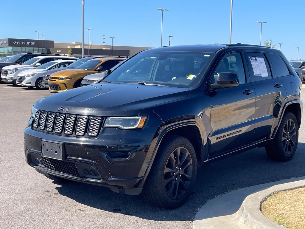 Used 2020 Jeep Grand Cherokee Altitude AWD/4WD image 3