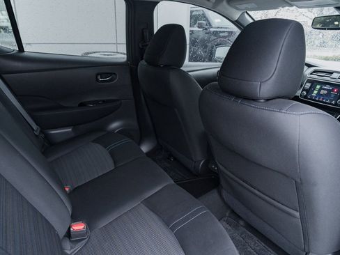 Used 2020 Nissan Leaf SV w/ SV Technology Package image 23