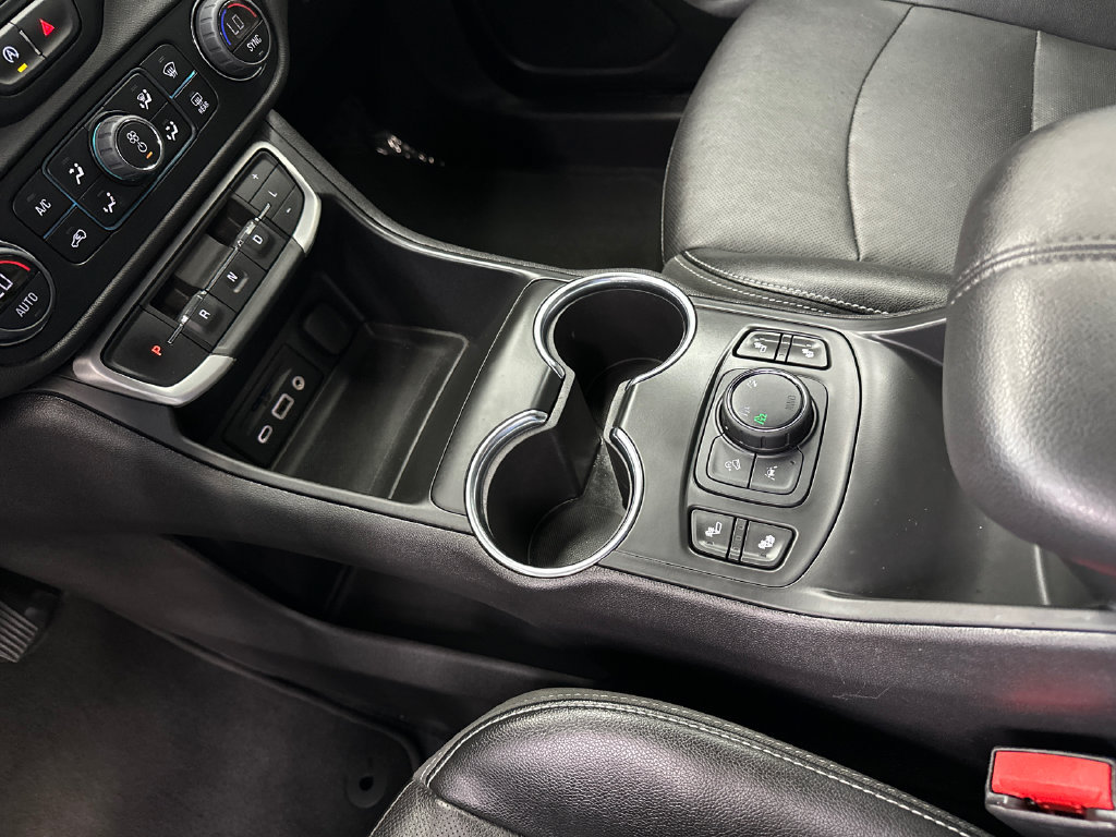 Used 2024 GMC Terrain SLT AWD/4WD image 32
