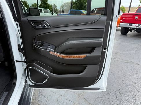 Used 2019 Chevrolet Suburban Premier AWD/4WD image 23