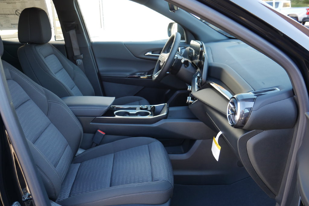 New 2027 Chevrolet Equinox LT w/ Safety and Technology Package AWD/4WD image 8