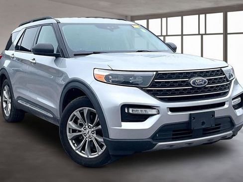 Used 2022 Ford Explorer XLT w/ Equipment Group 202A AWD/4WD image 3