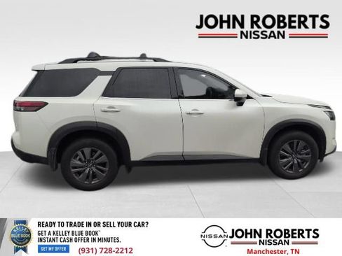 Used 2024 Nissan Pathfinder SV w/ SV Premium Package FWD image 9