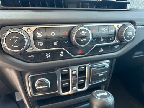 Used 2025 Jeep Wrangler Unlimited Sahara AWD/4WD image 24