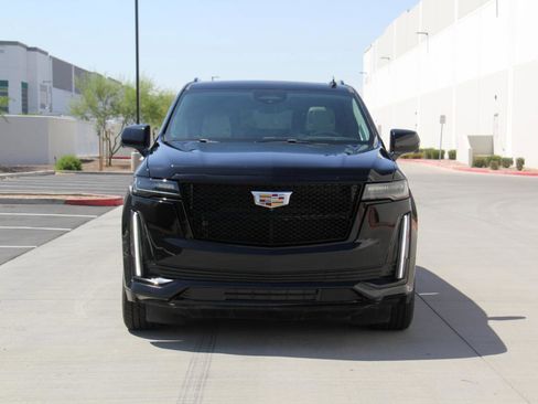 Used 2023 Cadillac Escalade ESV Sport Platinum AWD/4WD image 2