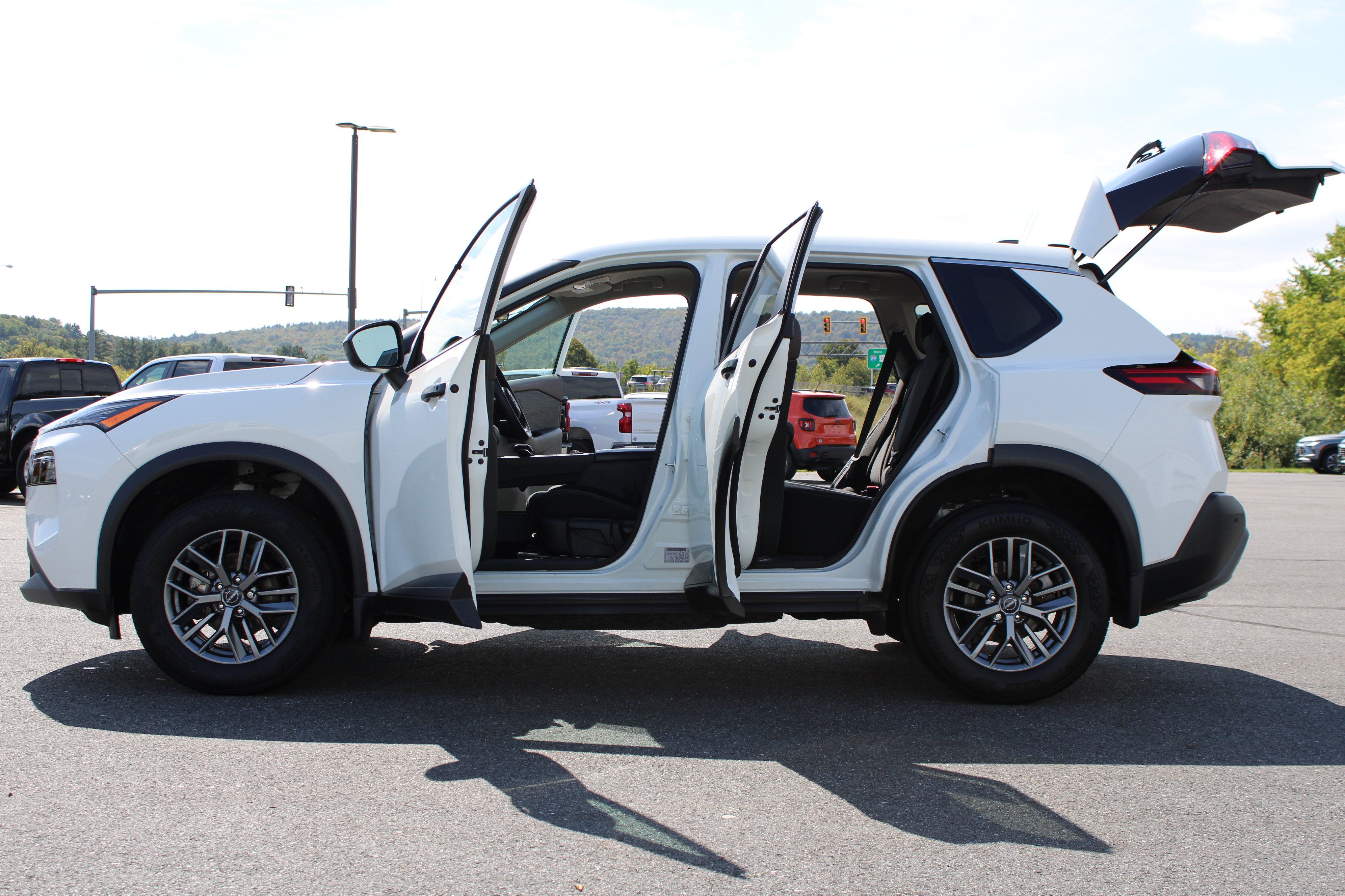 Used 2023 Nissan Rogue S AWD/4WD image 14