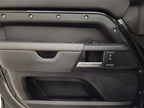 Used 2025 Land Rover Defender 110 X-Dynamic SE image 23