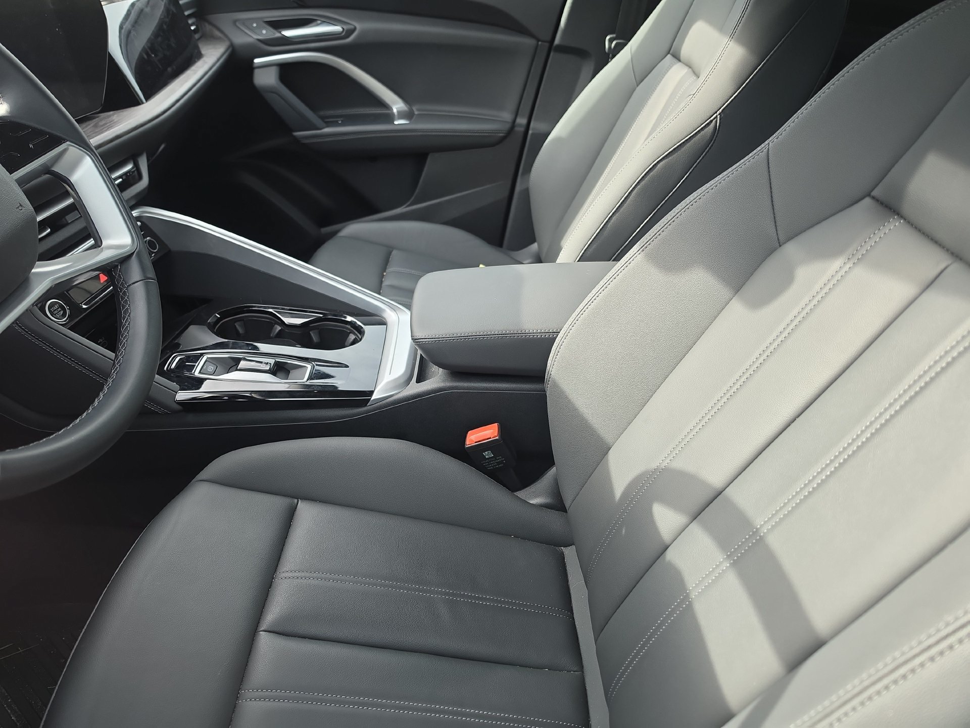 Certified 2025 Audi Q5 Premium w/ Convenience Package AWD/4WD image 9