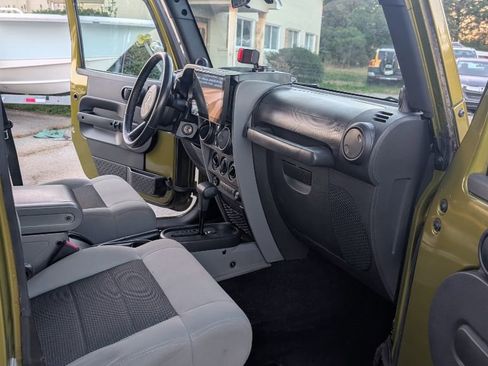 Used 2010 Jeep Wrangler Unlimited Sport image 10