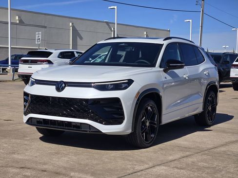 New 2026 Volkswagen Tiguan SE R-Line image 2