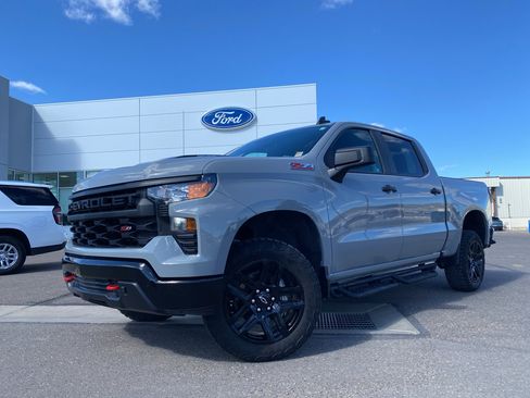 Used 2025 Chevrolet Silverado 1500 Custom Trail Boss w/ LPO, Dark Essentials Package AWD/4WD image 1