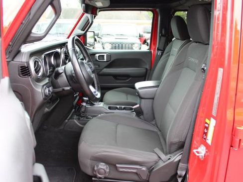 Used 2022 Jeep Wrangler Unlimited Sahara AWD/4WD image 11