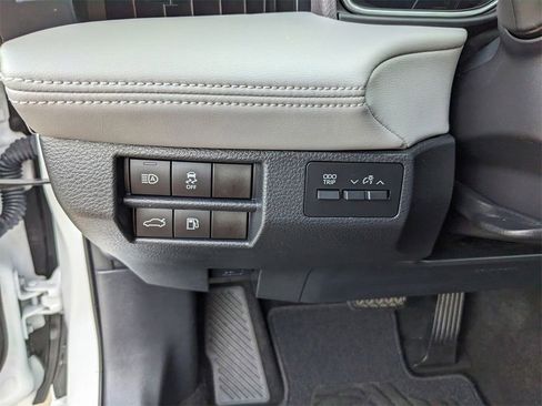 Used 2019 Toyota Avalon XLE w/ Moonroof Package image 27