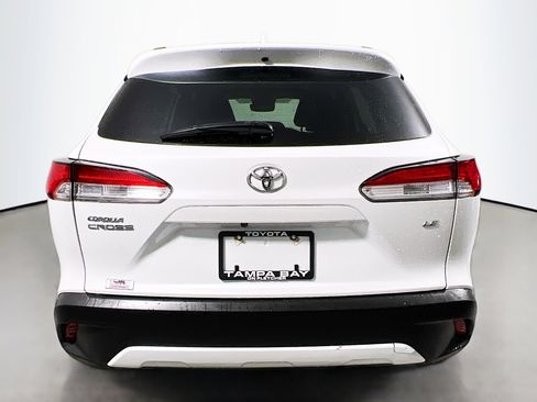 Used 2024 Toyota Corolla Cross LE image 6