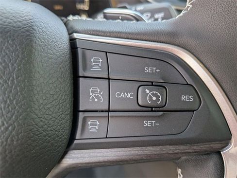 New 2025 Jeep Grand Cherokee Limited w/ Black Appearance Package image 19