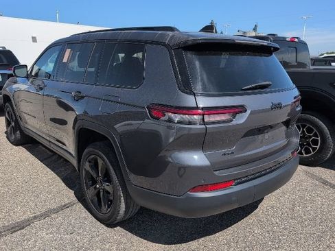 Used 2023 Jeep Grand Cherokee L Laredo AWD/4WD image 2