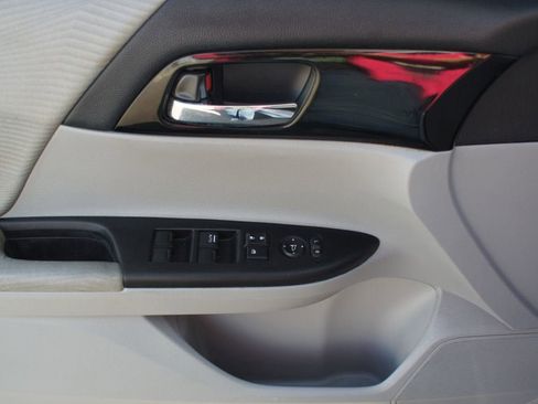 Used 2016 Honda Accord LX image 18