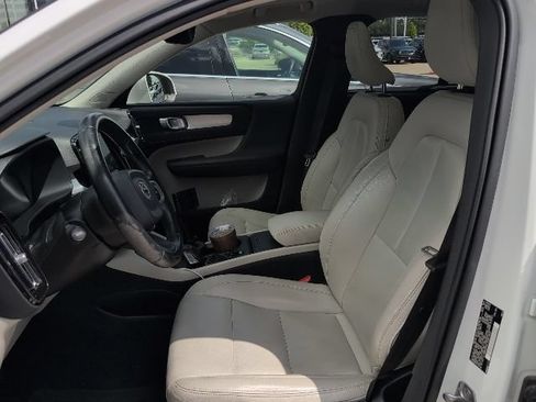 Used 2020 Volvo XC40 T5 Momentum AWD/4WD image 7