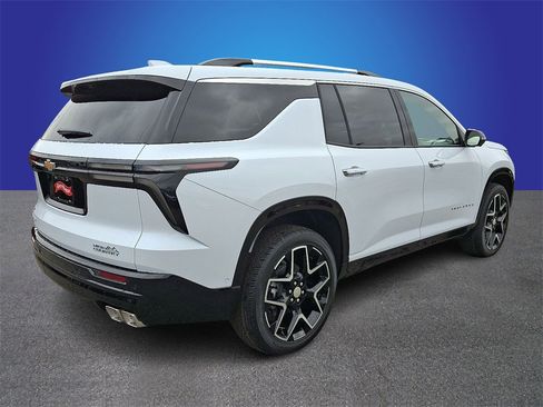 New 2026 Chevrolet Traverse High Country image 3