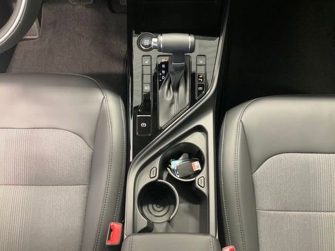 Certified 2025 Kia Niro EX image 17