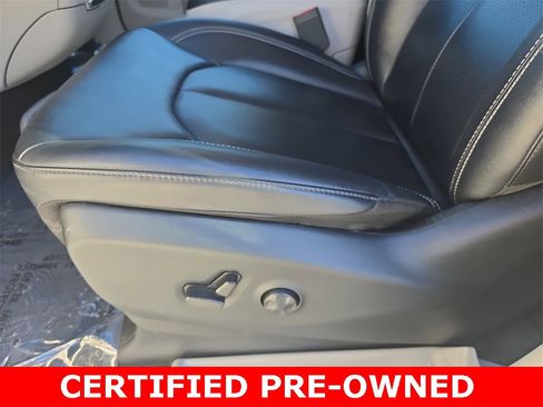 Used 2024 Chrysler Pacifica Touring-L image 30