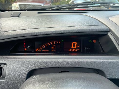 Used 2004 Suzuki Aerio S FWD image 17