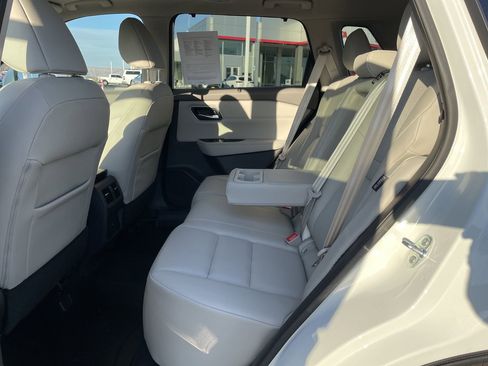 Used 2021 Nissan Rogue SV w/ Premium Package image 13