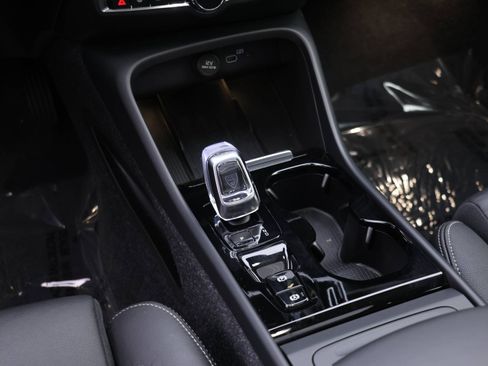 Used 2025 Volvo XC40 B5 Ultra w/ Protection Package Premier image 17