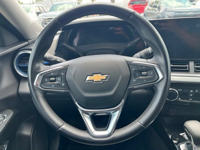 Used 2025 Chevrolet Trax LT w/ Driver Confidence Package FWD image 16